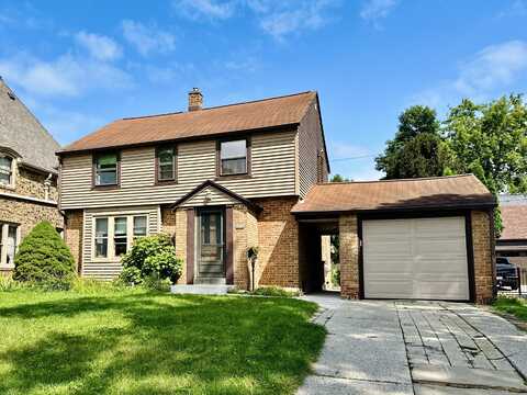 4856 N Woodburn St, Whitefish Bay, WI 53217