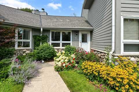 15668 W Ridge Rd, New Berlin, WI 53151