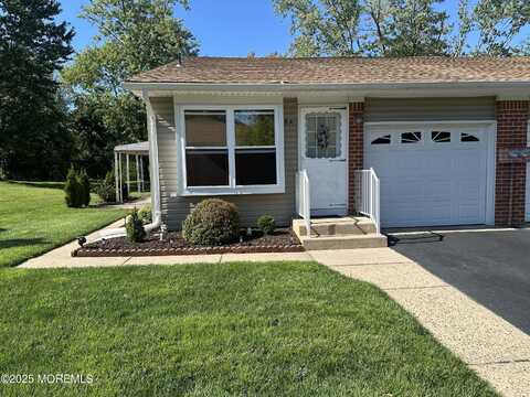 8a Yorktowne Parkway, Whiting, NJ 08759