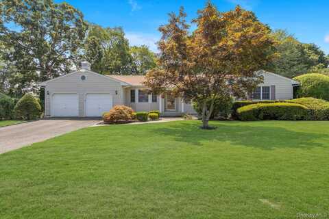 20 Revelyn Court, Sayville, NY 11782