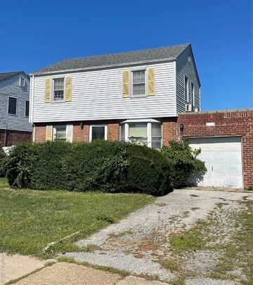 424 Andrews Road, Mineola, NY 11501
