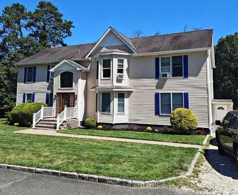 11 Grand Avenue, Yaphank, NY 11980