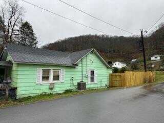 198 Lamar Road, MATOAKA, WV 24736