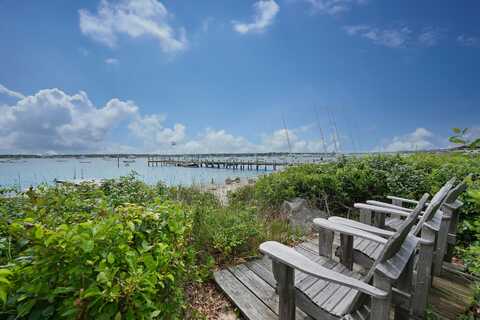16 Frog Hollow, Vineyard Haven, MA 02568