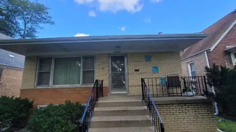 8205 S Spaulding Avenue, Chicago, IL 60652