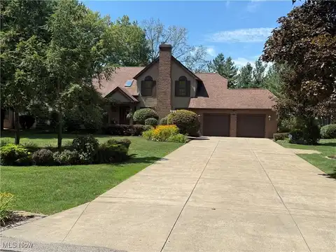 5738 Logan Arms Drive, Girard, OH 44420