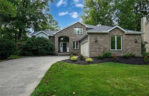 8465 Settlers Passage, Brecksville, OH 44141