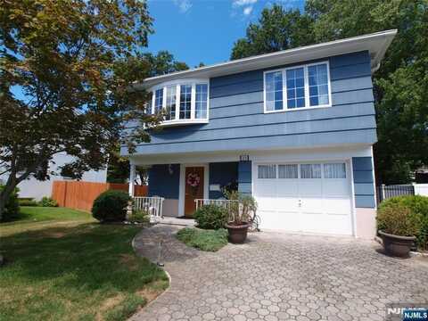 24 Della Avenue, Pequannock, NJ 07444