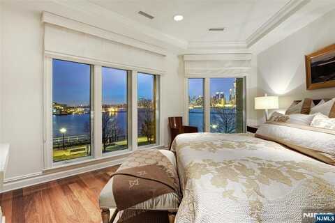 3 Henley Place D, Weehawken, NJ 07086