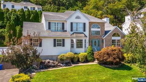 13 Metro Vista Drive, Hawthorne, NJ 07506