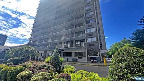 235 Prospect Avenue 14D, Hackensack, NJ 07601