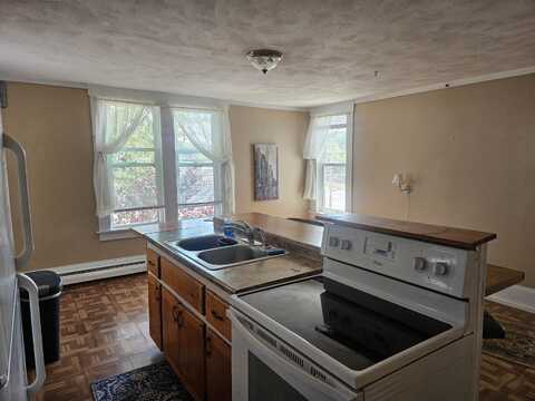 4 Chestnut Street, Tilton, NH 03276