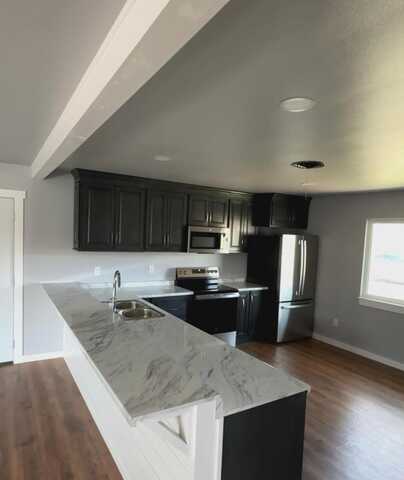 1704 W Jefferson St, Pecos, TX 79772
