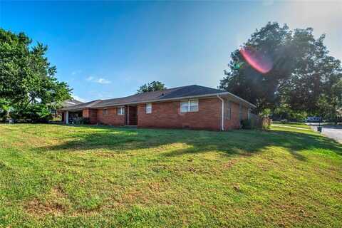 200 N Dewey Avenue, Chandler, OK 74834
