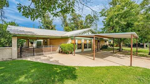 103 Blakeney Street, Stephenville, TX 76401
