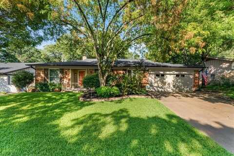 728 Kentwood Circle, Bedford, TX 76021
