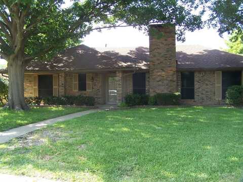 827 Meandering Way, Mesquite, TX 75150