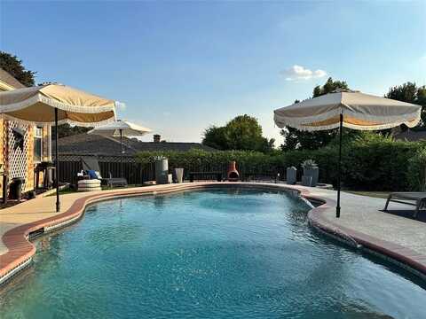8553 Woodlake Circle, Fort Worth, TX 76179