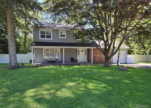 26 Royal Way, Shoreham, NY 11786