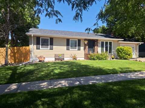 822 E 10th, CHADRON, NE 69337
