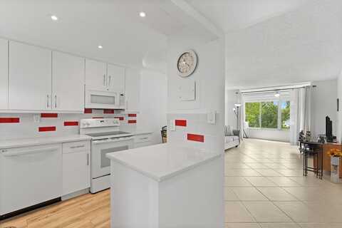 9660 Sunrise Lakes Blvd, Sunrise, FL 33322
