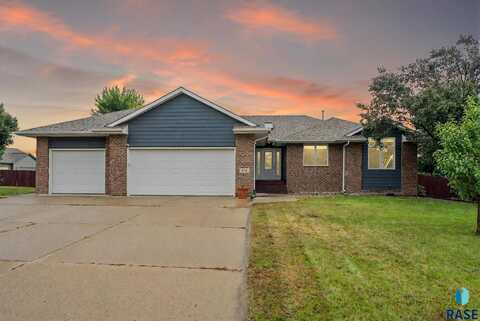 316 S Country Club Ave, Brandon, SD 57005