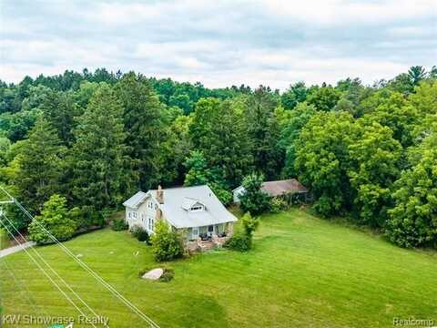 5025 N Hickory Ridge Road, Highland, MI 48357