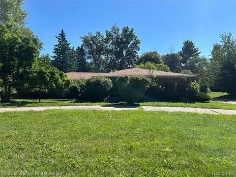 1661 Winthrop Road, Bloomfield Hills, MI 48302