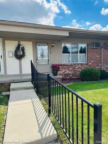 25208 Franklin Terrace, South Lyon, MI 48178