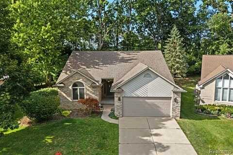 5770 Point Of The Woods Drive, West Bloomfield, MI 48324
