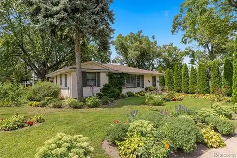 5648 Hipp Street, Dearborn Heights, MI 48125