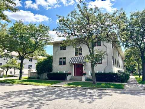 676 Ashland Avenue, Saint Paul, MN 55104