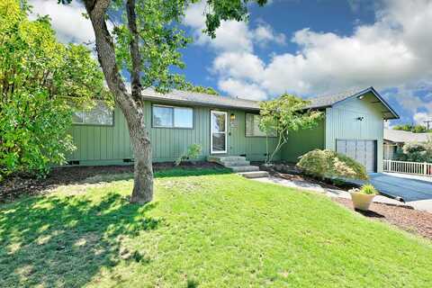 1536 Cambridge Circle, Medford, OR 97504