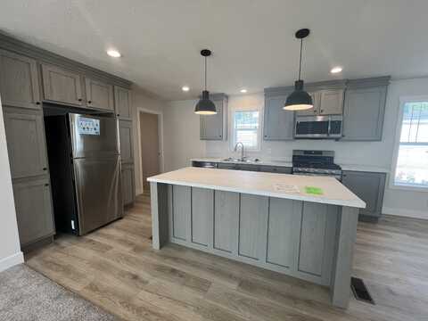 4738 Carlton Rd, Sterling Heights, MI 48310