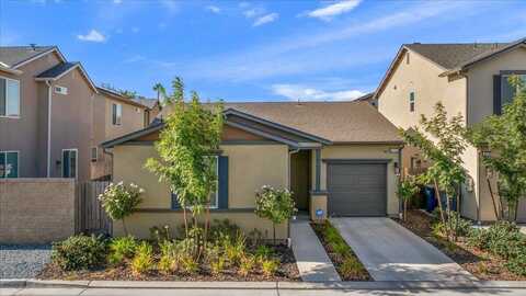6125 W Willis Avenue, Fresno, CA 93723