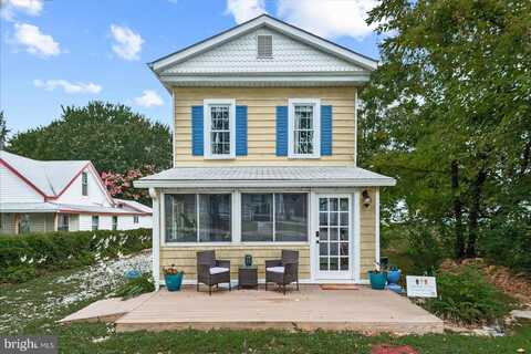 209 HAWTHORNE STREET, COLONIAL BEACH, VA 22443