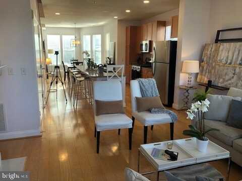 1633 N COLONIAL TERRACE, ARLINGTON, VA 22209