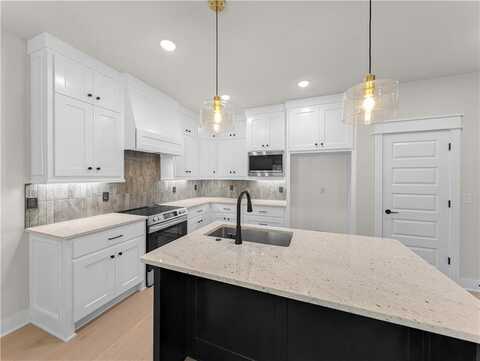 30 Benwick LN, Bella Vista, AR 72714