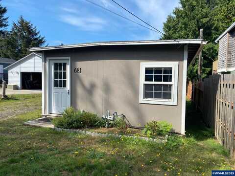 681 SE Neptune Av, Lincoln City, OR 97367