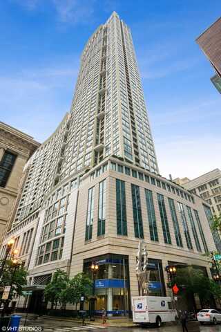 130 N. Garland Court, Chicago, IL 60602
