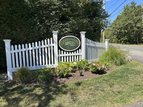 10 Shadbush Circle, Mashpee, MA 02649