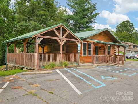 2052 Dellwood Road, Waynesville, NC 28786