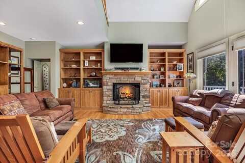 301 Gateway Drive, Hendersonville, NC 28739