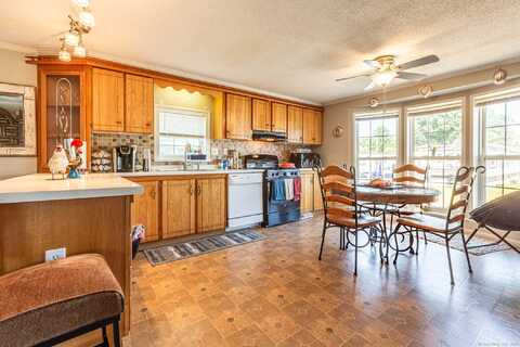 15 Sioux Road, East Hartford, CT 06118