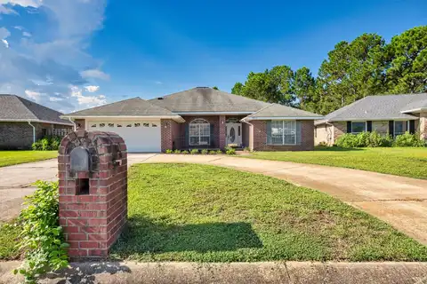 9912 Parker Lake Circle, Navarre, FL 32566
