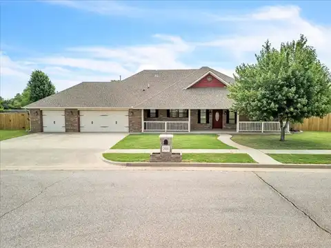 2900 Coventry Manor Drive, Oklahoma City, OK 73128