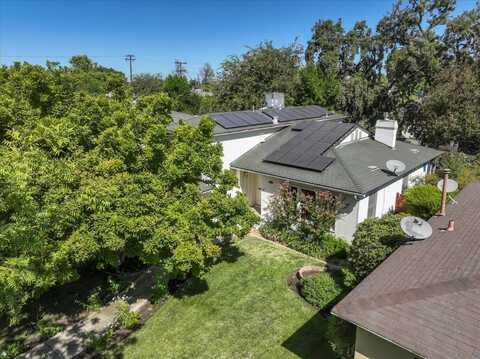 135 Cambridge Avenue E, Fresno, CA 93704