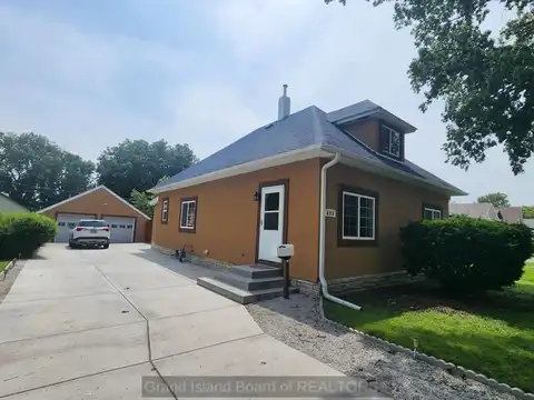406 E 6th St, Hastings, NE 68901
