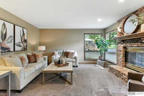 805 Valentine Lane, Papillion, NE 68046