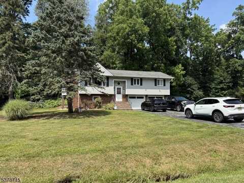 9 Basswood Dr, Vernon, NJ 07461